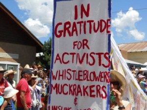 Rolling-Rebellion-Taos-4th-of-July-Parade-gratitude1-e1405261595292